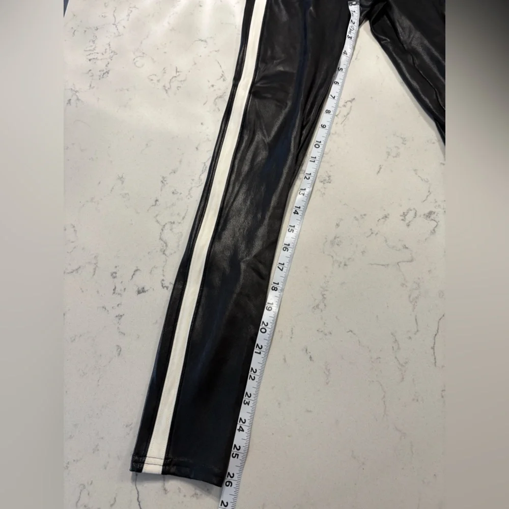 SPANX Faux Leather Side Stripe Legging Size M - Picture 7 of 8
